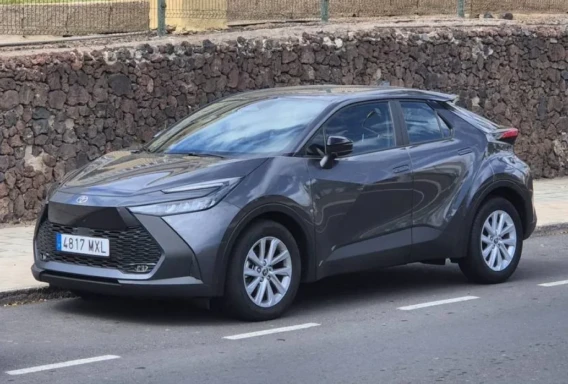 Toyota C-HR Hybrid (Automat, 1.8 L, 5 sæder)
