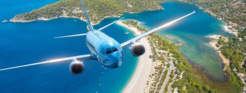 Spaniens flyrejser er på vej mod fuld genopretning, hvilket styrker biludlejningsbranchen og sommerturismen