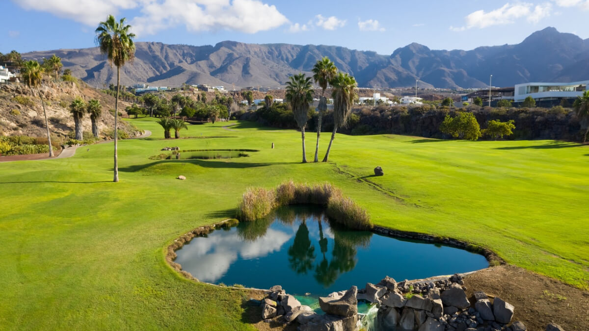 Golfbaner på Tenerife: En Hole-in-One-guide til golfentusiaster